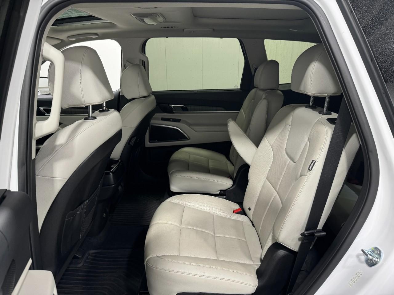 Kia Telluride Vehicle Full-screen Gallery Image 9