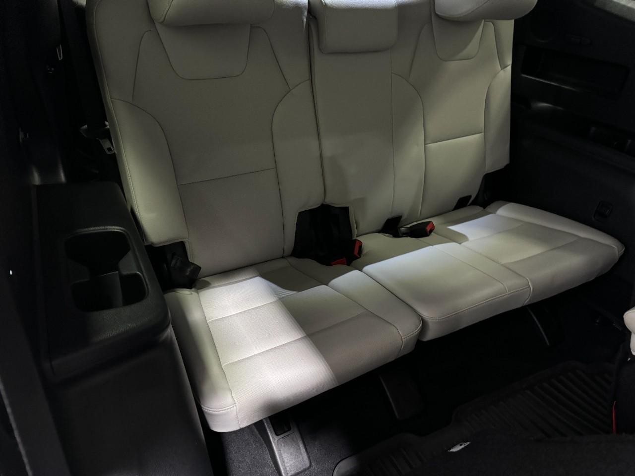 Kia Telluride Vehicle Full-screen Gallery Image 11