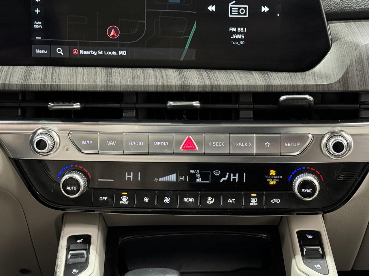 Kia Telluride Vehicle Full-screen Gallery Image 18