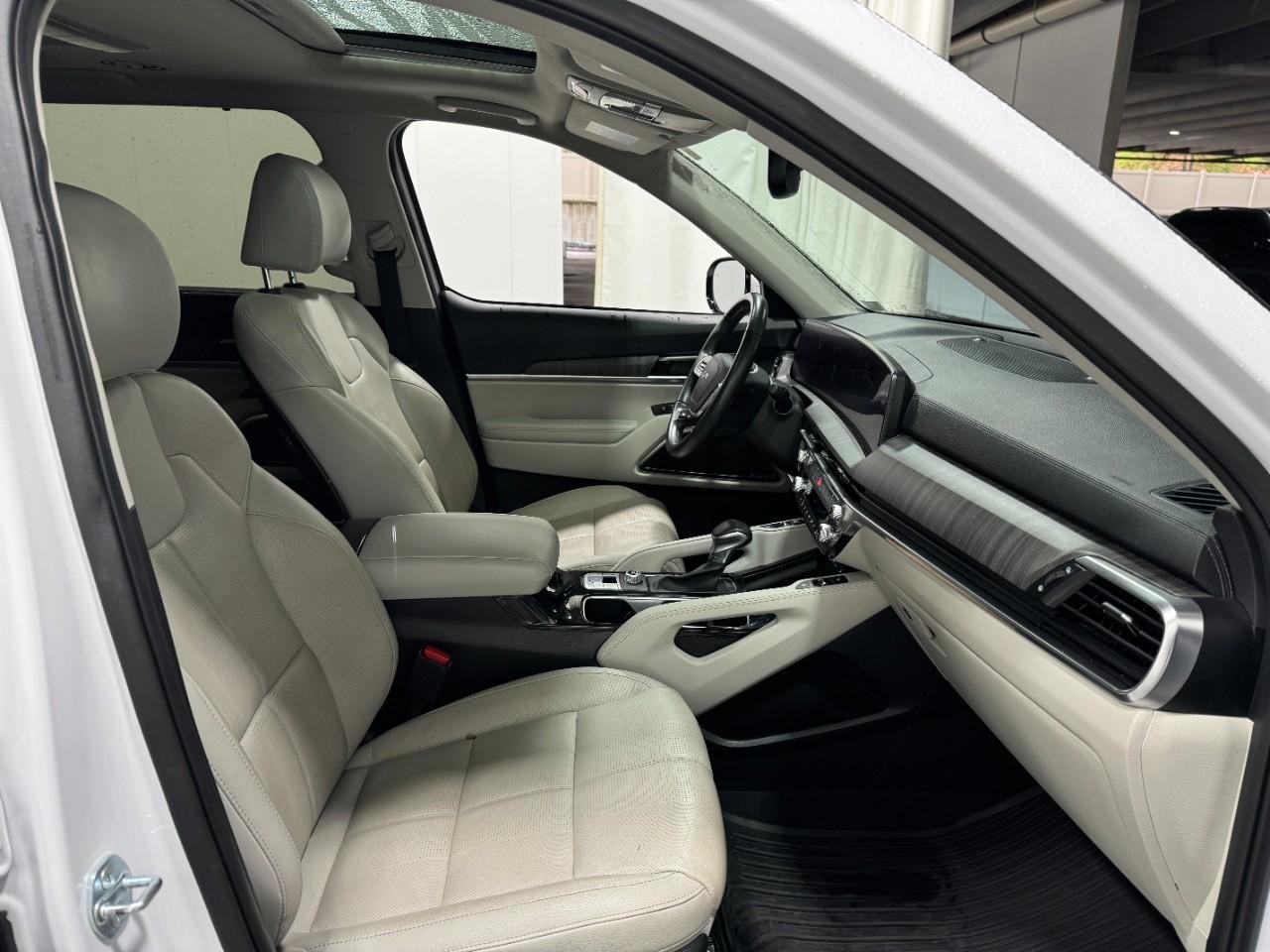 Kia Telluride Vehicle Full-screen Gallery Image 21