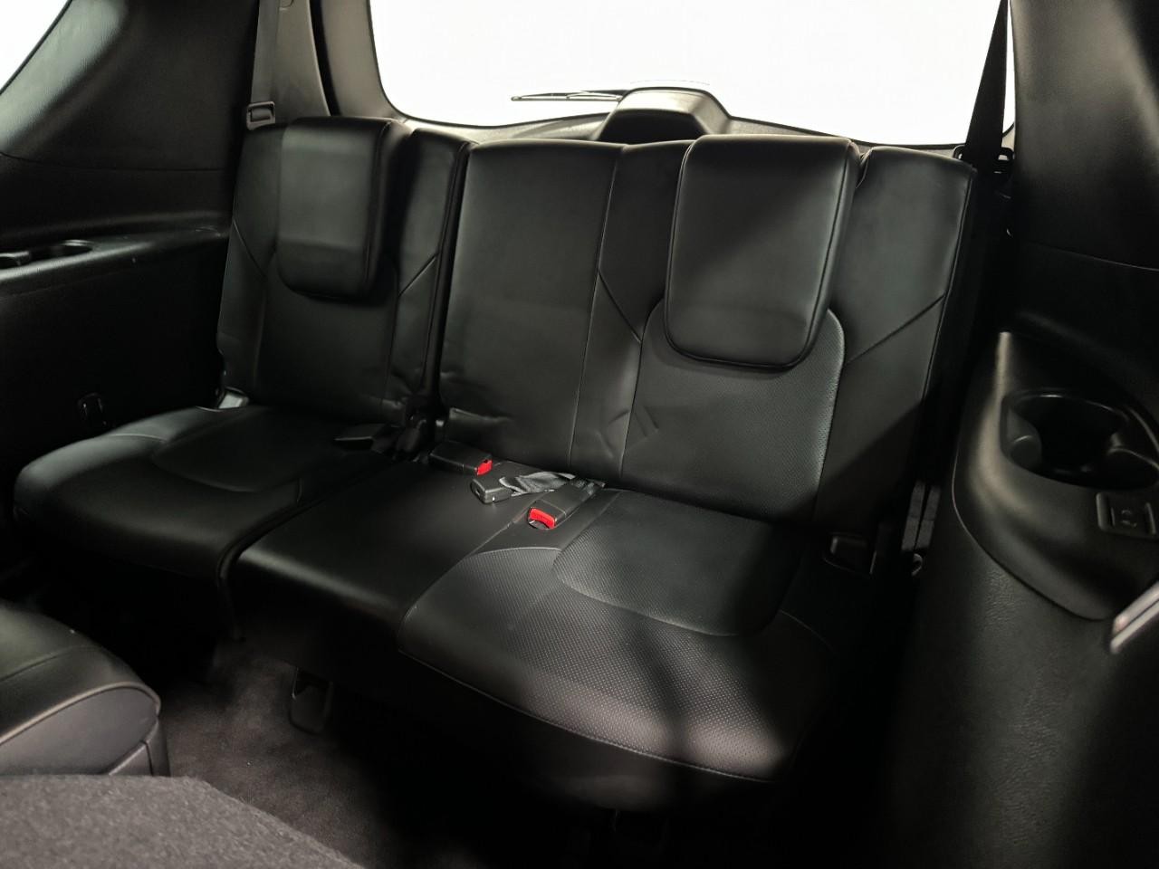 INFINITI QX80 Vehicle Full-screen Gallery Image 8