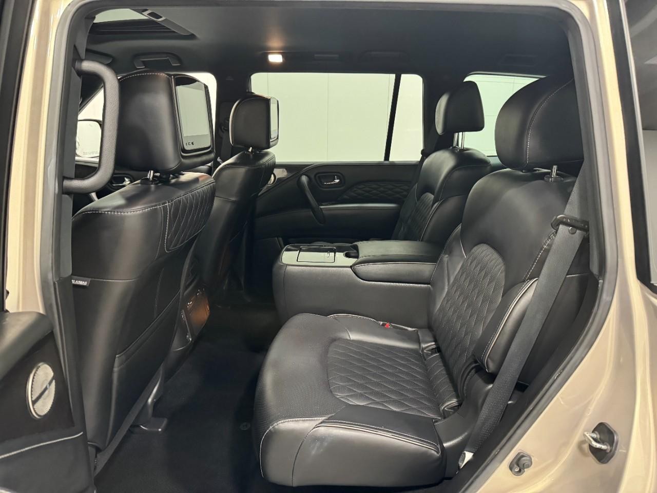 INFINITI QX80 Vehicle Full-screen Gallery Image 9
