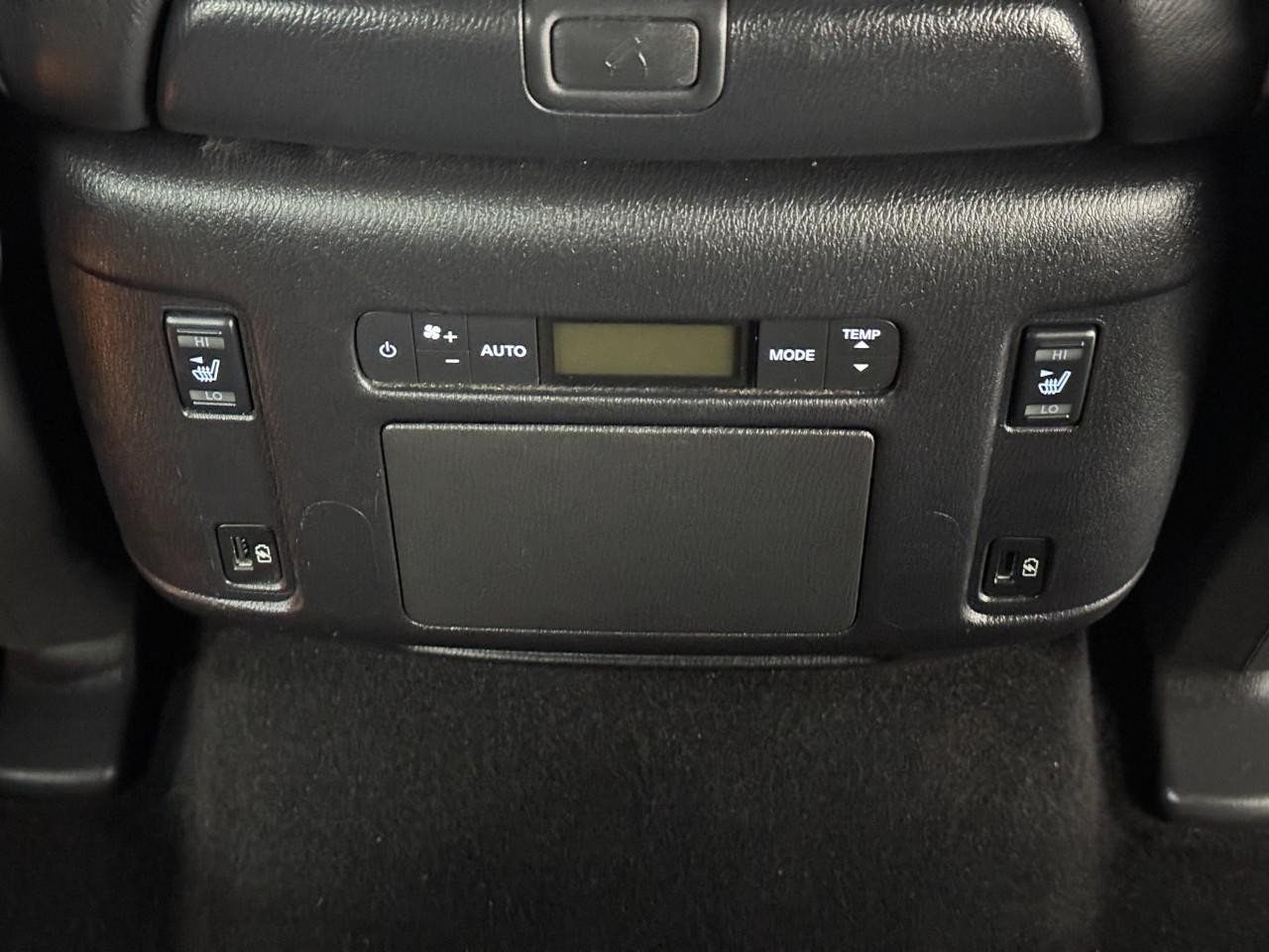 INFINITI QX80 Vehicle Full-screen Gallery Image 14