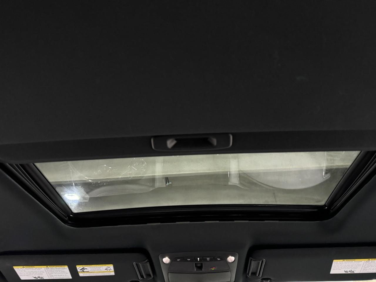 INFINITI QX80 Vehicle Full-screen Gallery Image 15