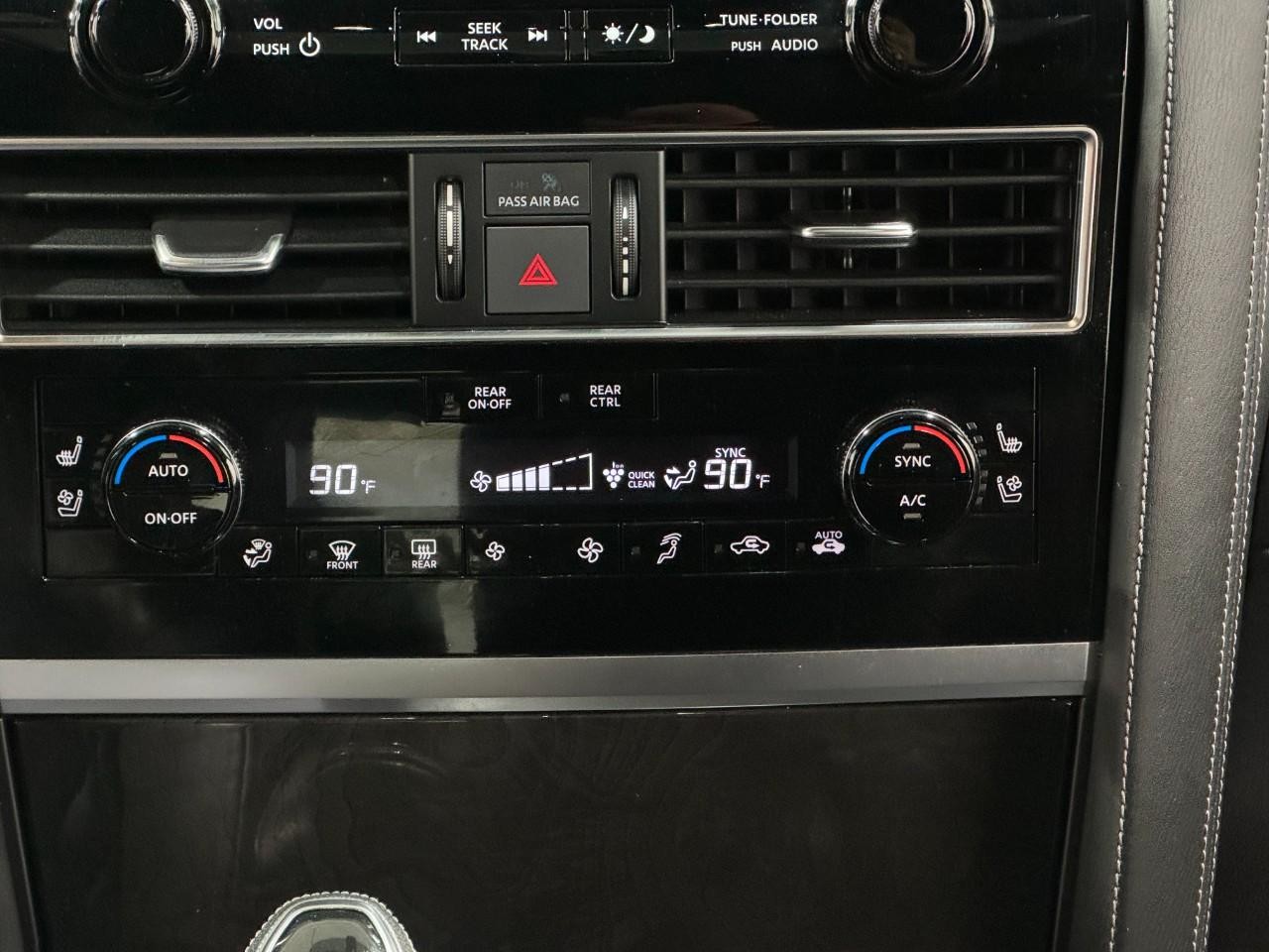 INFINITI QX80 Vehicle Full-screen Gallery Image 19