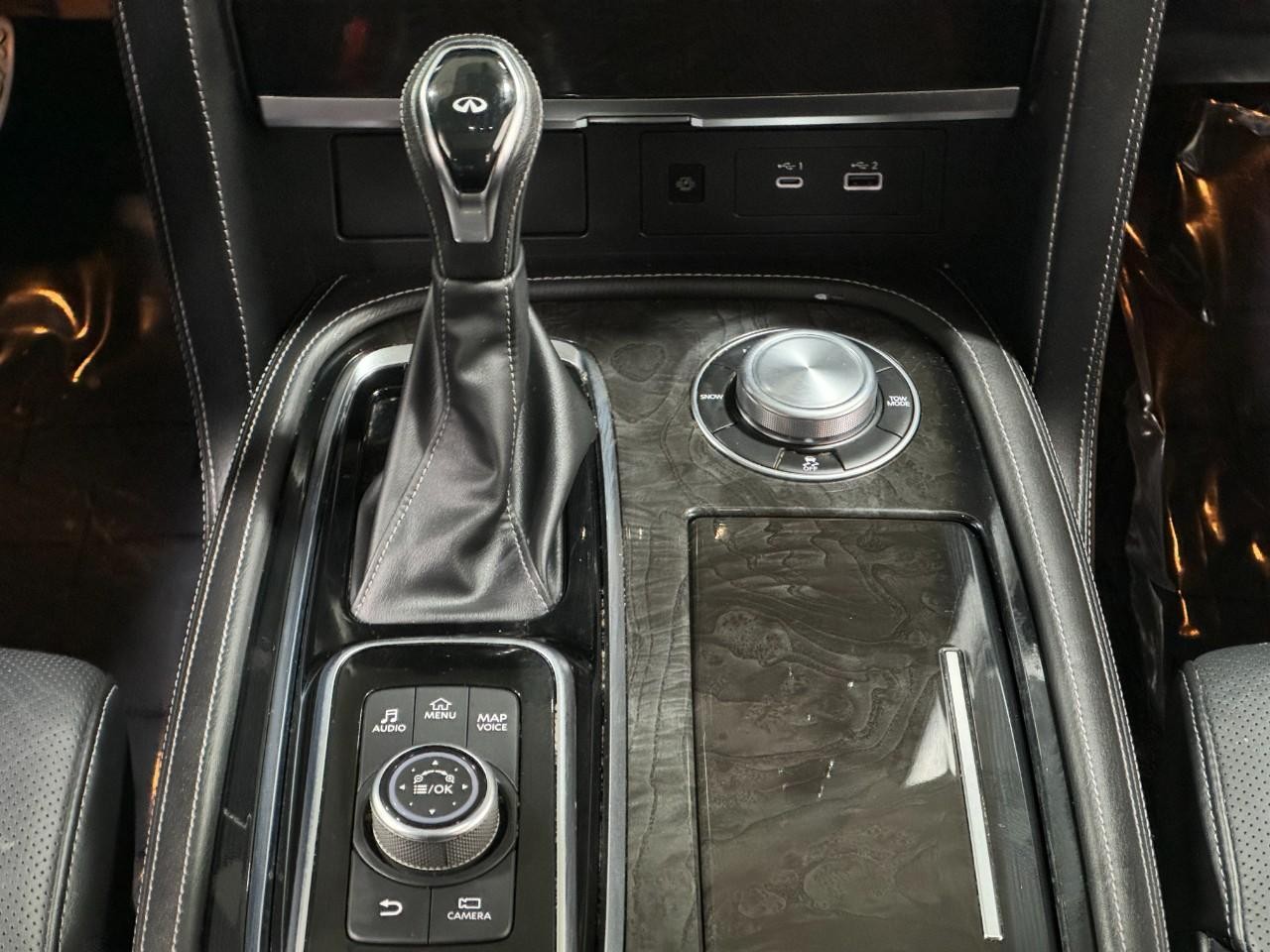 INFINITI QX80 Vehicle Full-screen Gallery Image 20