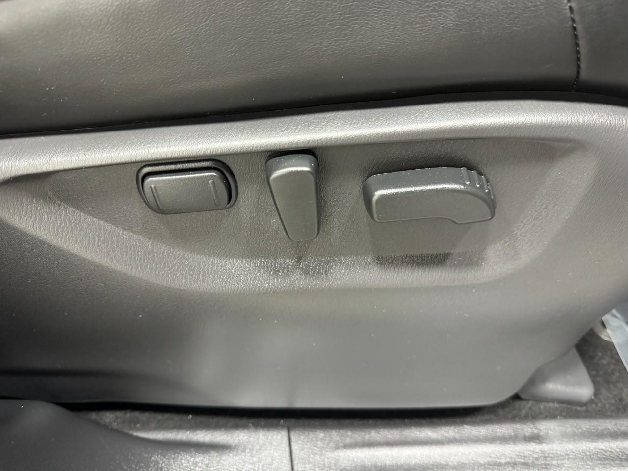 INFINITI QX80 Vehicle Full-screen Gallery Image 24