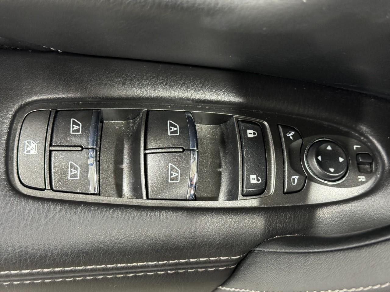 INFINITI QX80 Vehicle Full-screen Gallery Image 27