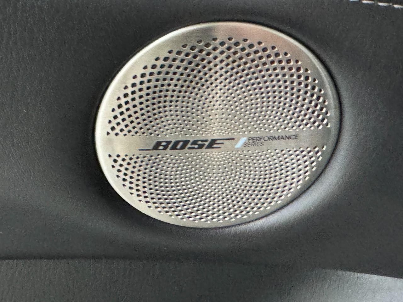 INFINITI QX80 Vehicle Full-screen Gallery Image 28