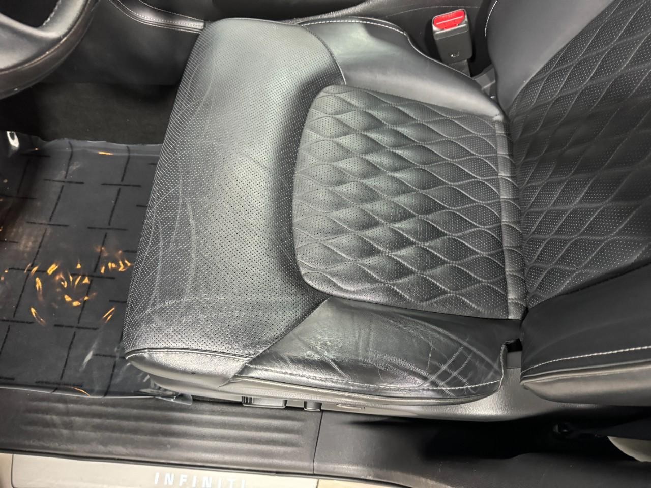 INFINITI QX80 Vehicle Full-screen Gallery Image 30