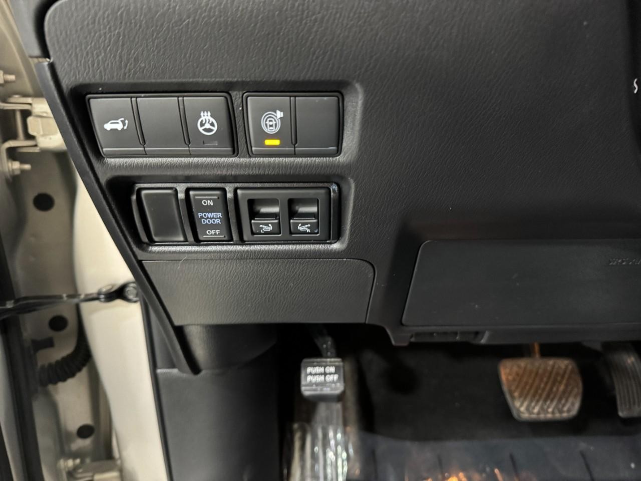 INFINITI QX80 Vehicle Full-screen Gallery Image 32