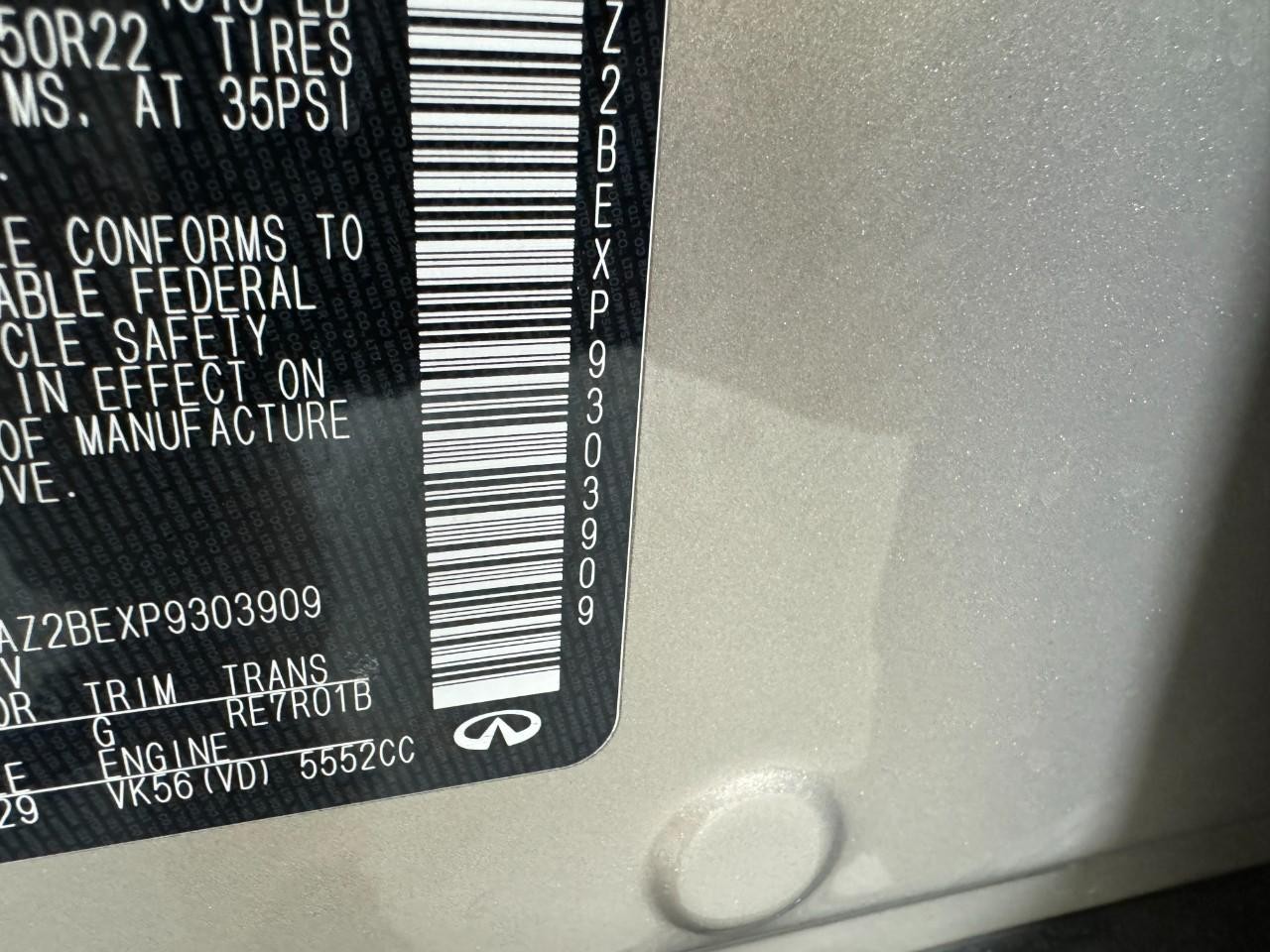 INFINITI QX80 Vehicle Full-screen Gallery Image 37