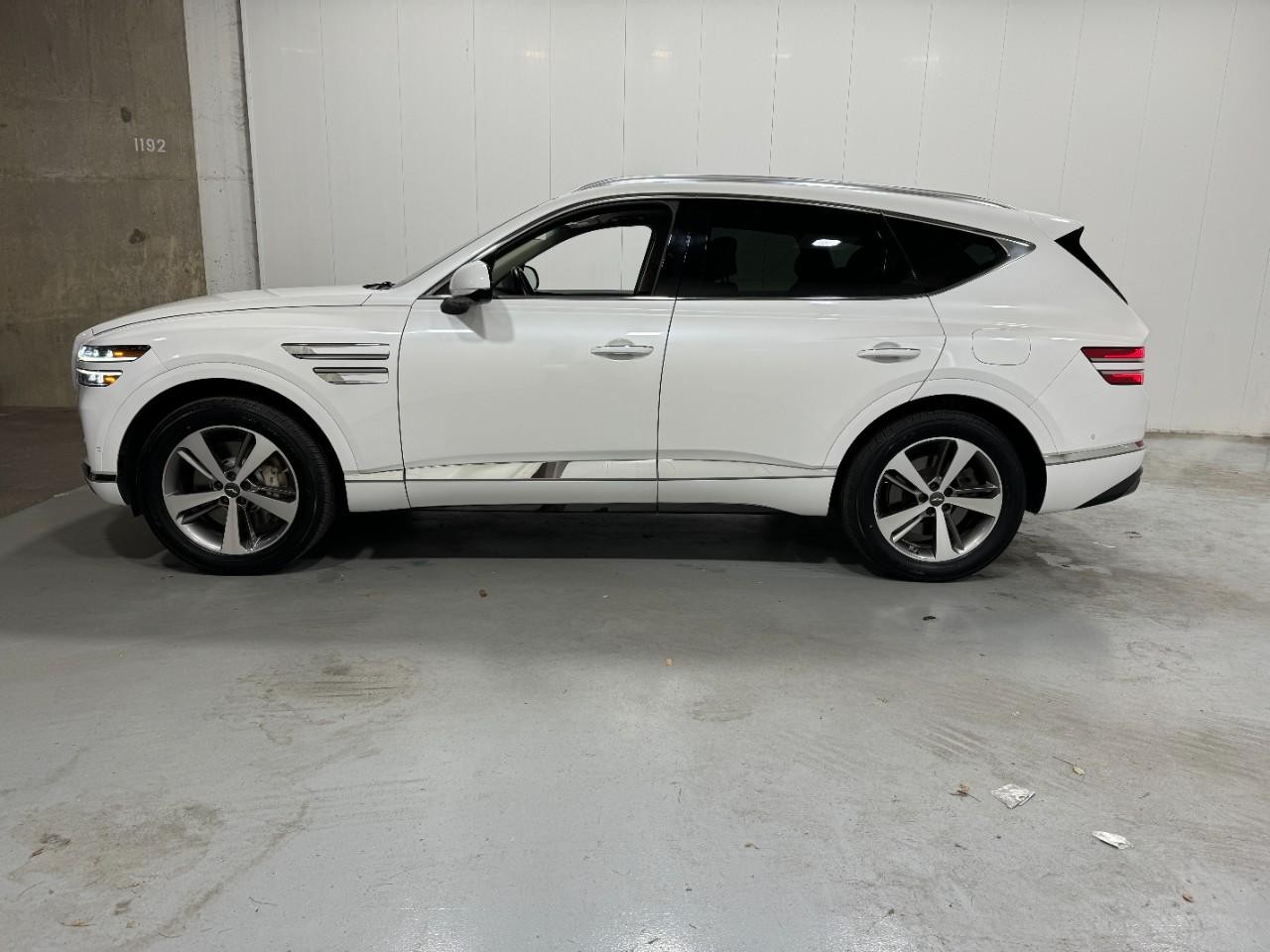 Genesis GV80 Vehicle Full-screen Gallery Image 2