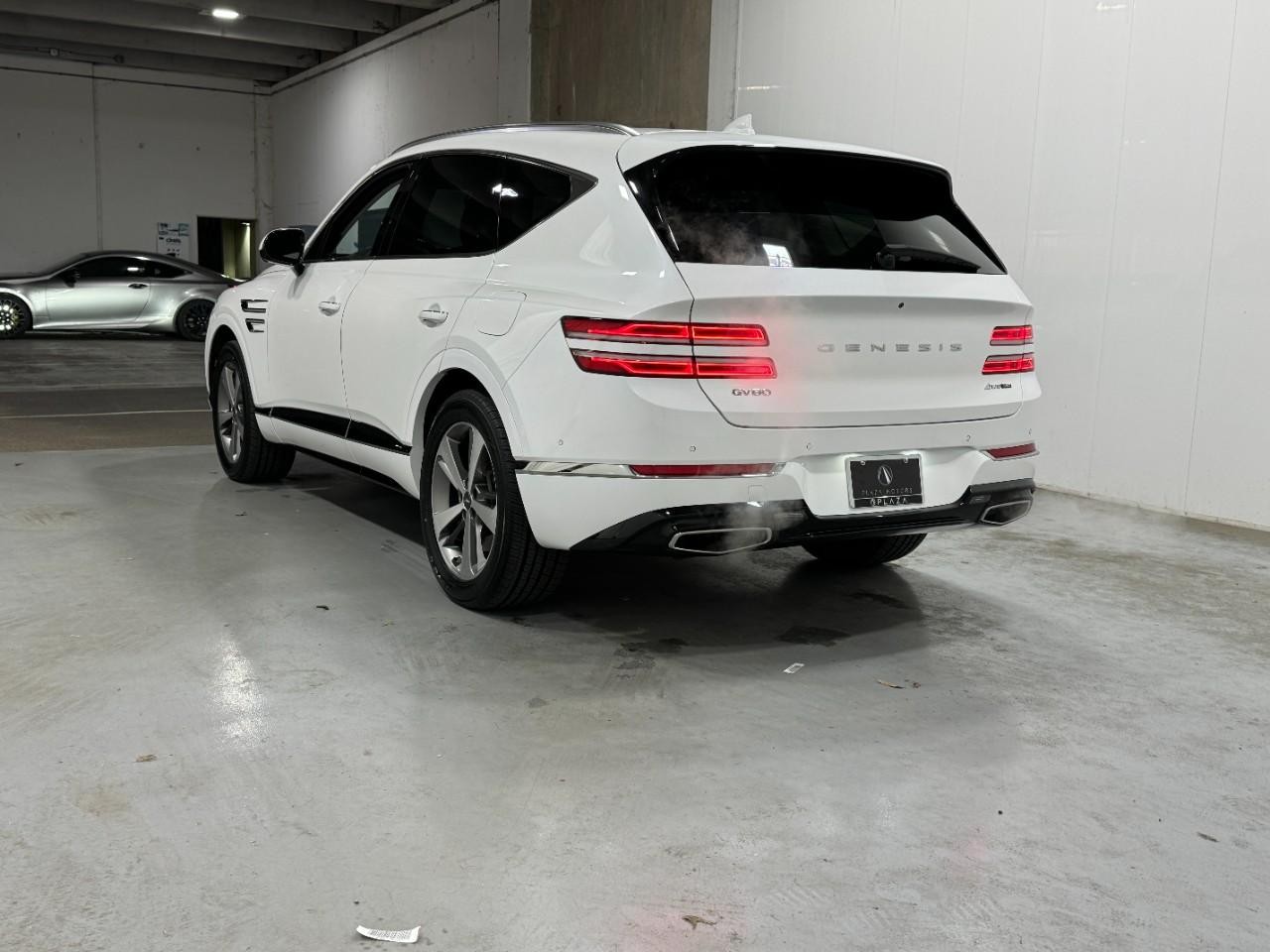 Genesis GV80 Vehicle Full-screen Gallery Image 3