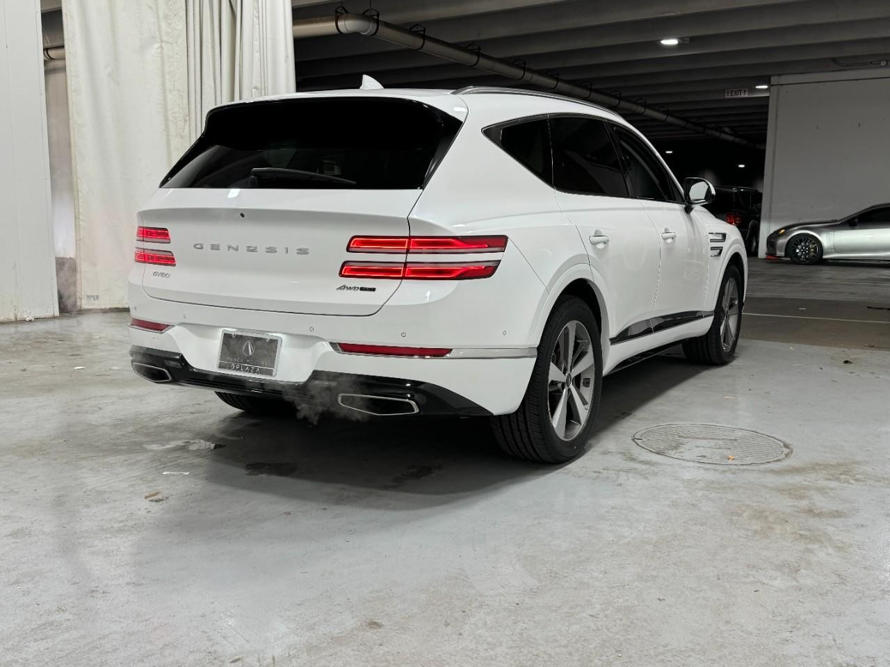 Genesis GV80 Vehicle Full-screen Gallery Image 4