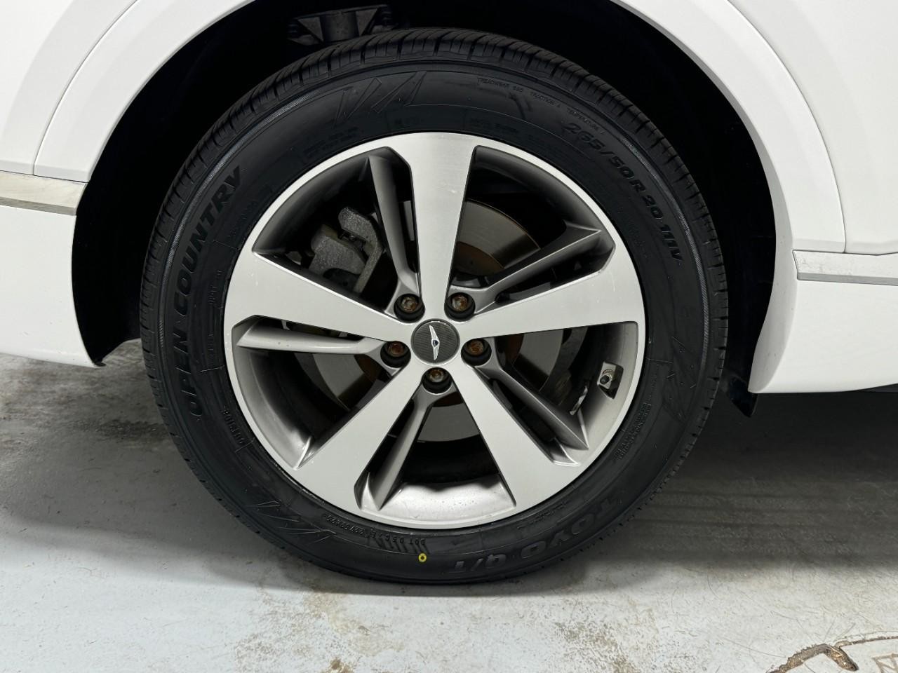 Genesis GV80 Vehicle Full-screen Gallery Image 5