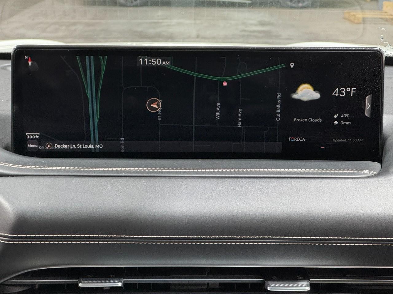 Genesis GV80 Vehicle Full-screen Gallery Image 15