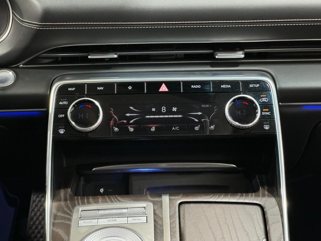 Genesis GV80 Vehicle Full-screen Gallery Image 16