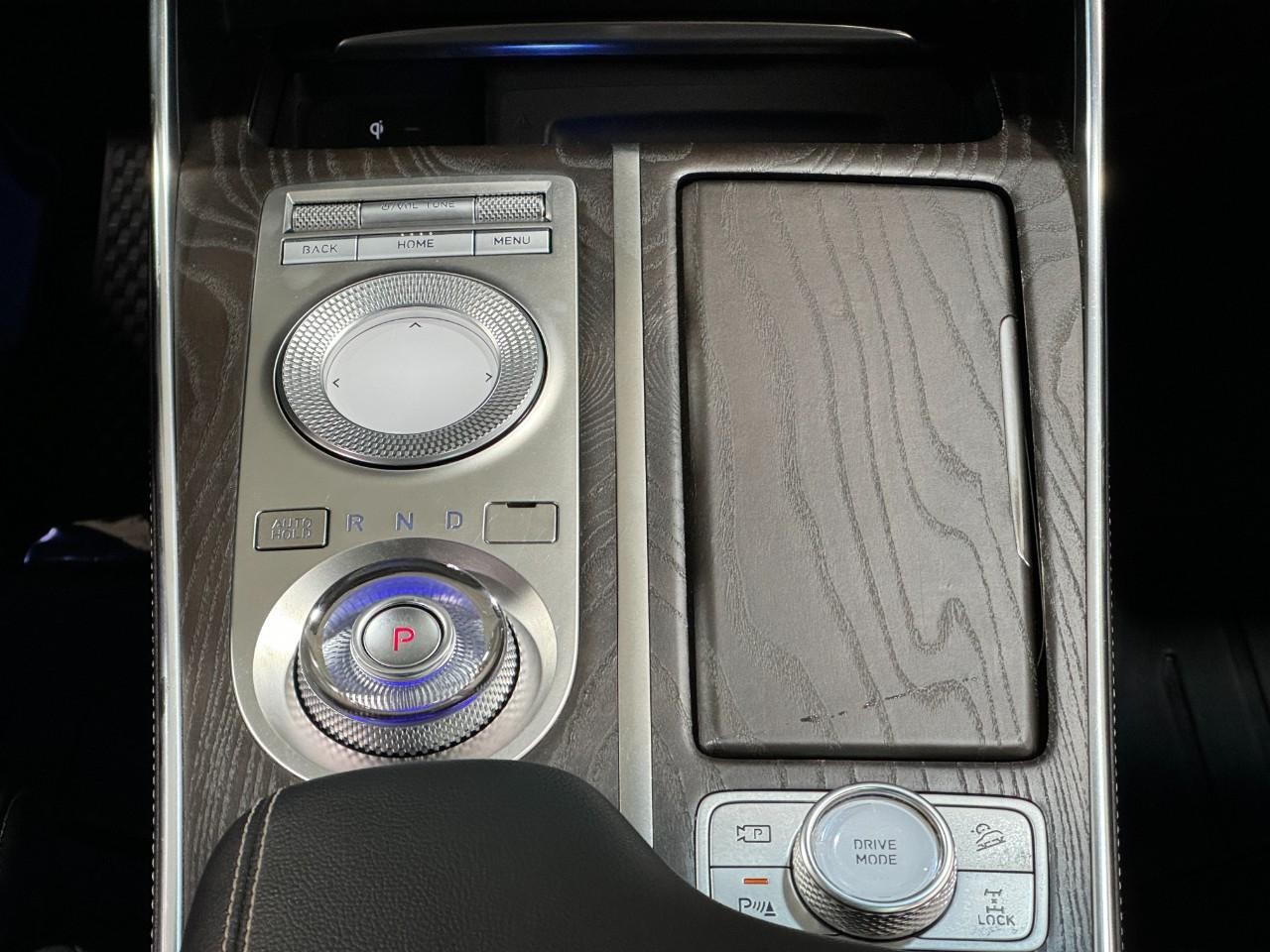 Genesis GV80 Vehicle Full-screen Gallery Image 17