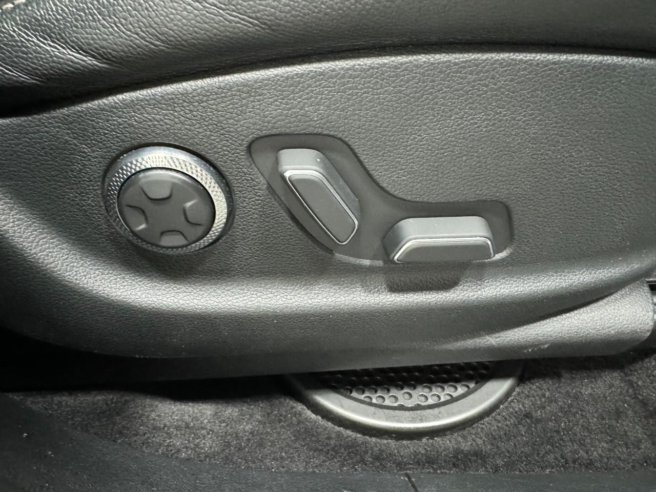 Genesis GV80 Vehicle Full-screen Gallery Image 21