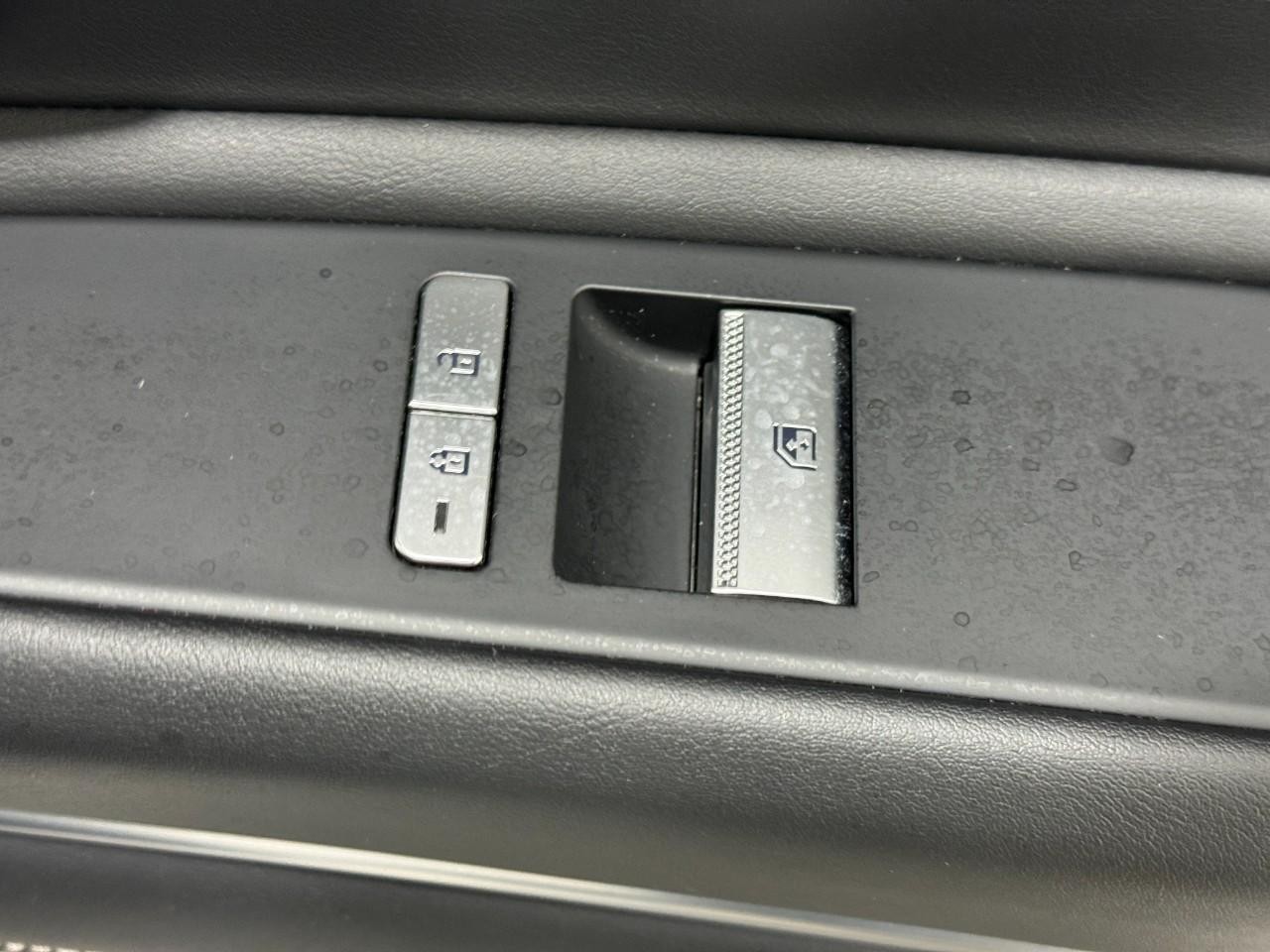 Genesis GV80 Vehicle Full-screen Gallery Image 22