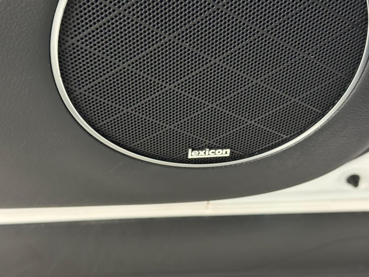 Genesis GV80 Vehicle Full-screen Gallery Image 25