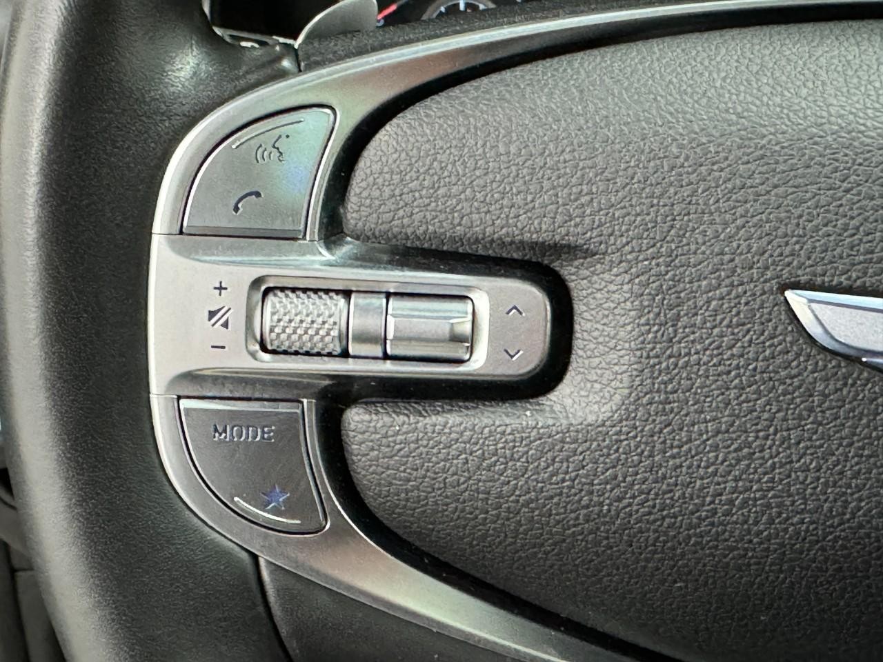 Genesis GV80 Vehicle Full-screen Gallery Image 30