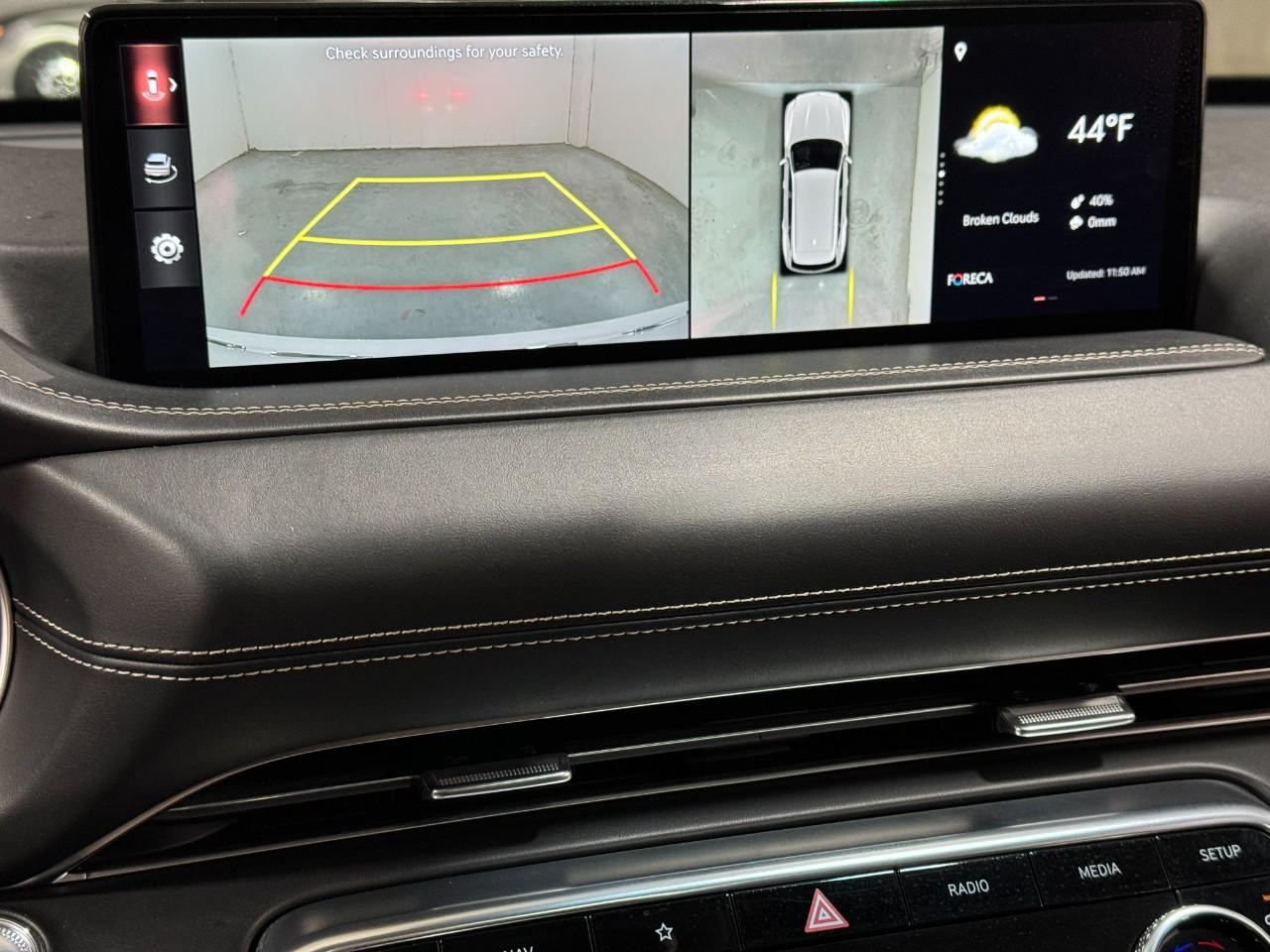 Genesis GV80 Vehicle Full-screen Gallery Image 33