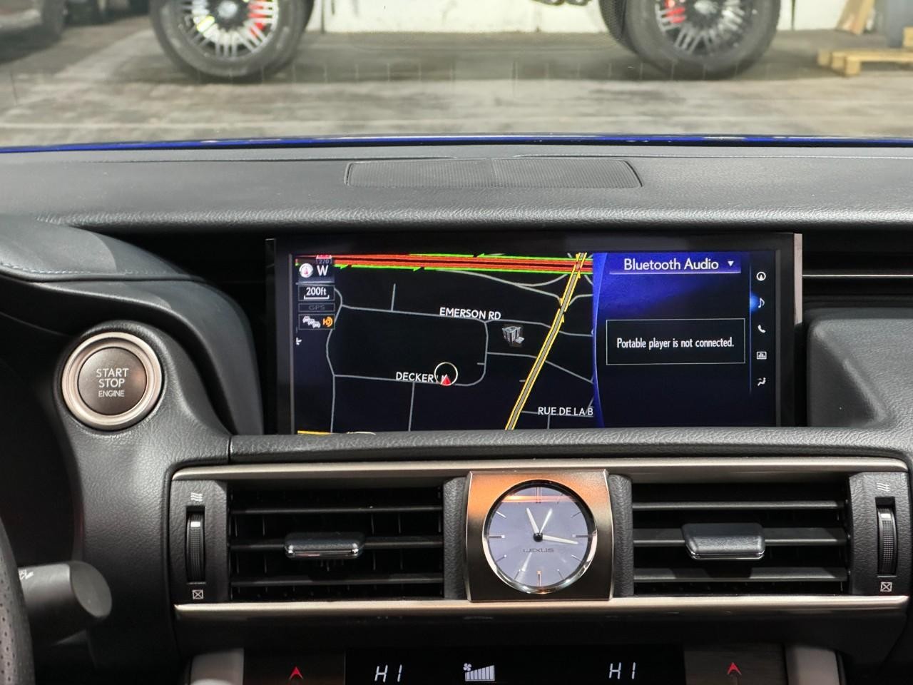 Lexus IS Vehicle Full-screen Gallery Image 14