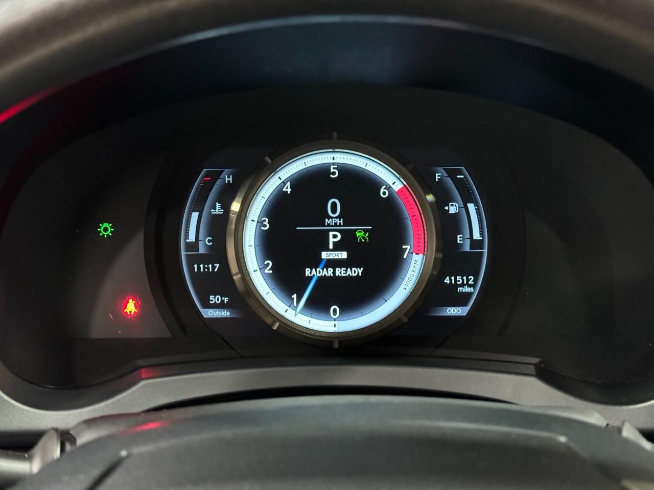 Lexus IS Vehicle Full-screen Gallery Image 30