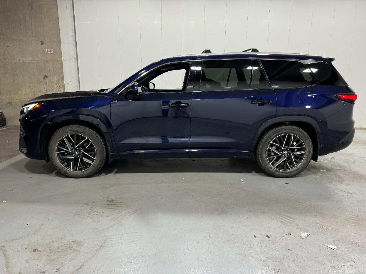 Lexus TX Vehicle Full-screen Gallery Image 2