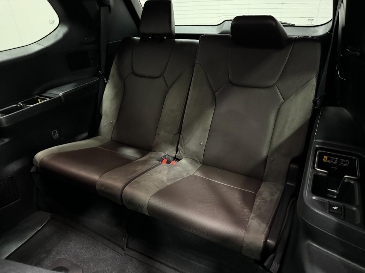 Lexus TX Vehicle Full-screen Gallery Image 8