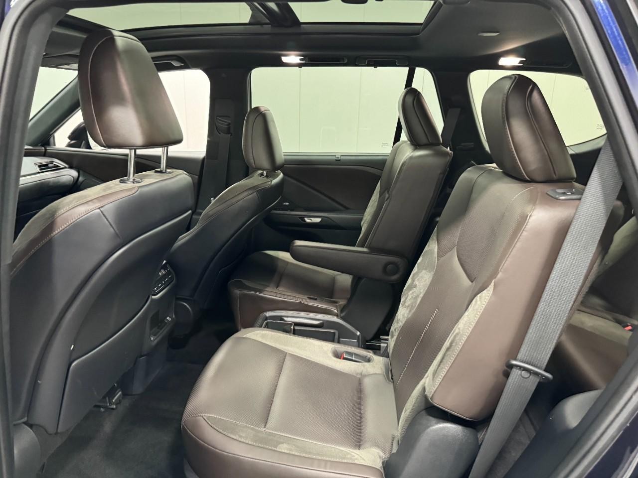 Lexus TX Vehicle Full-screen Gallery Image 9