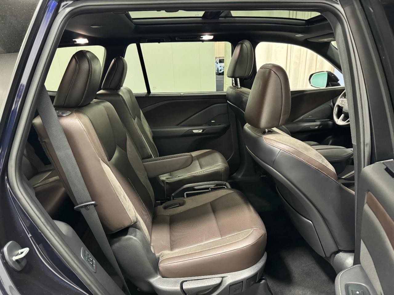 Lexus TX Vehicle Full-screen Gallery Image 12