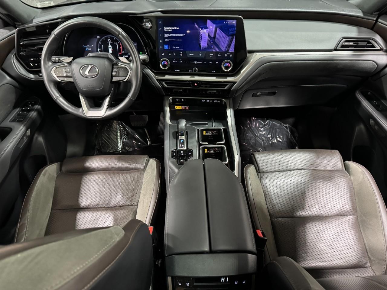 Lexus TX Vehicle Full-screen Gallery Image 15