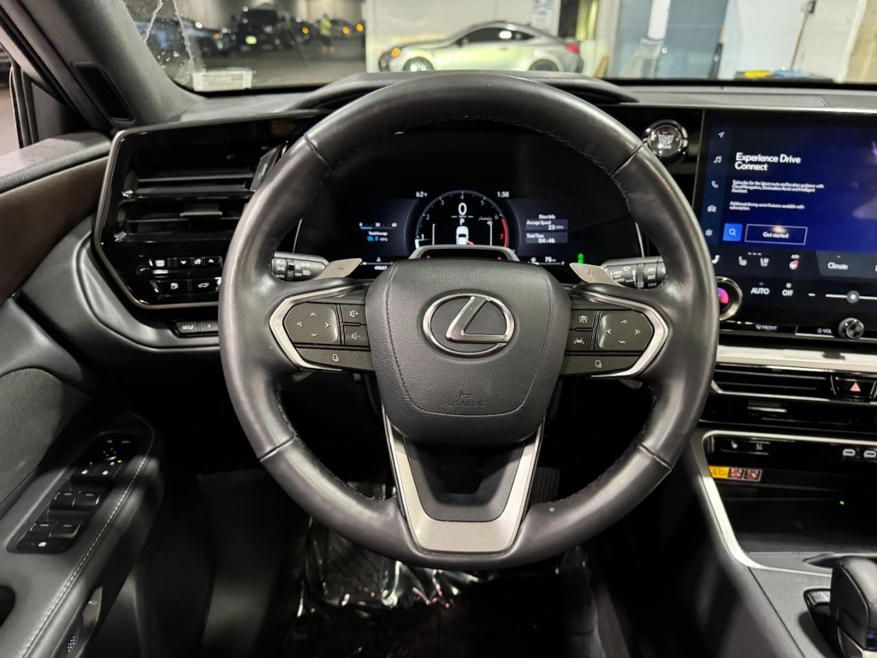 Lexus TX Vehicle Full-screen Gallery Image 16