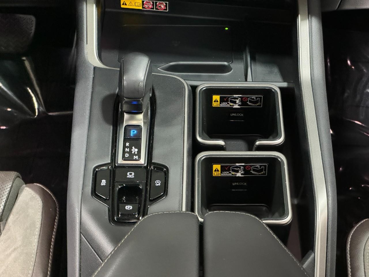 Lexus TX Vehicle Full-screen Gallery Image 18