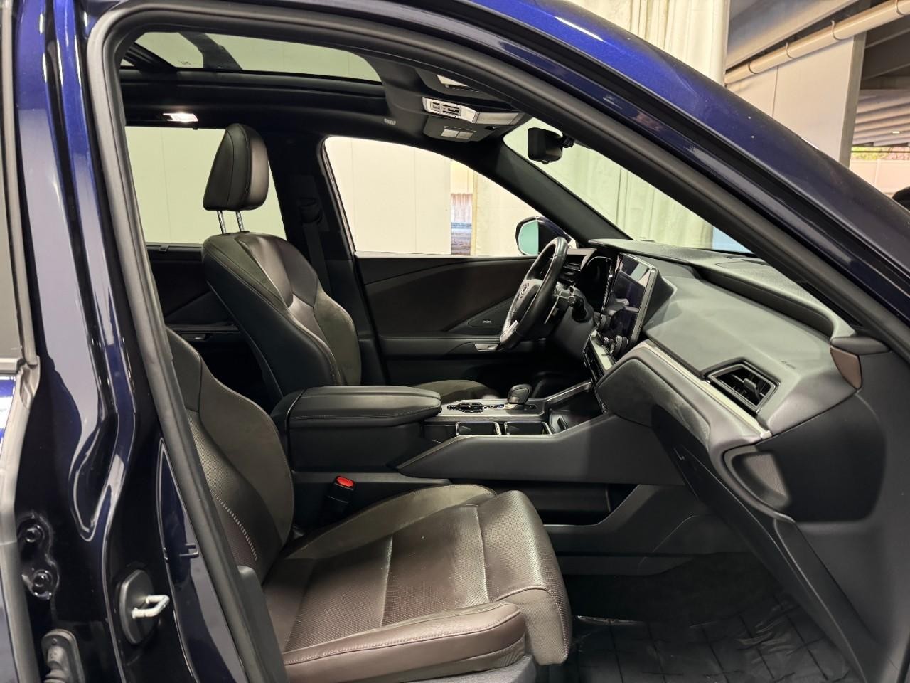 Lexus TX Vehicle Full-screen Gallery Image 20