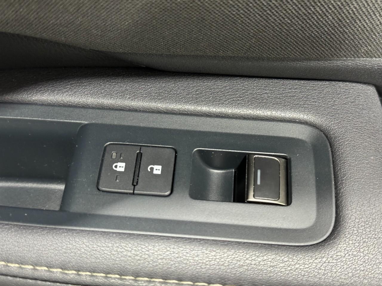 Lexus TX Vehicle Full-screen Gallery Image 23