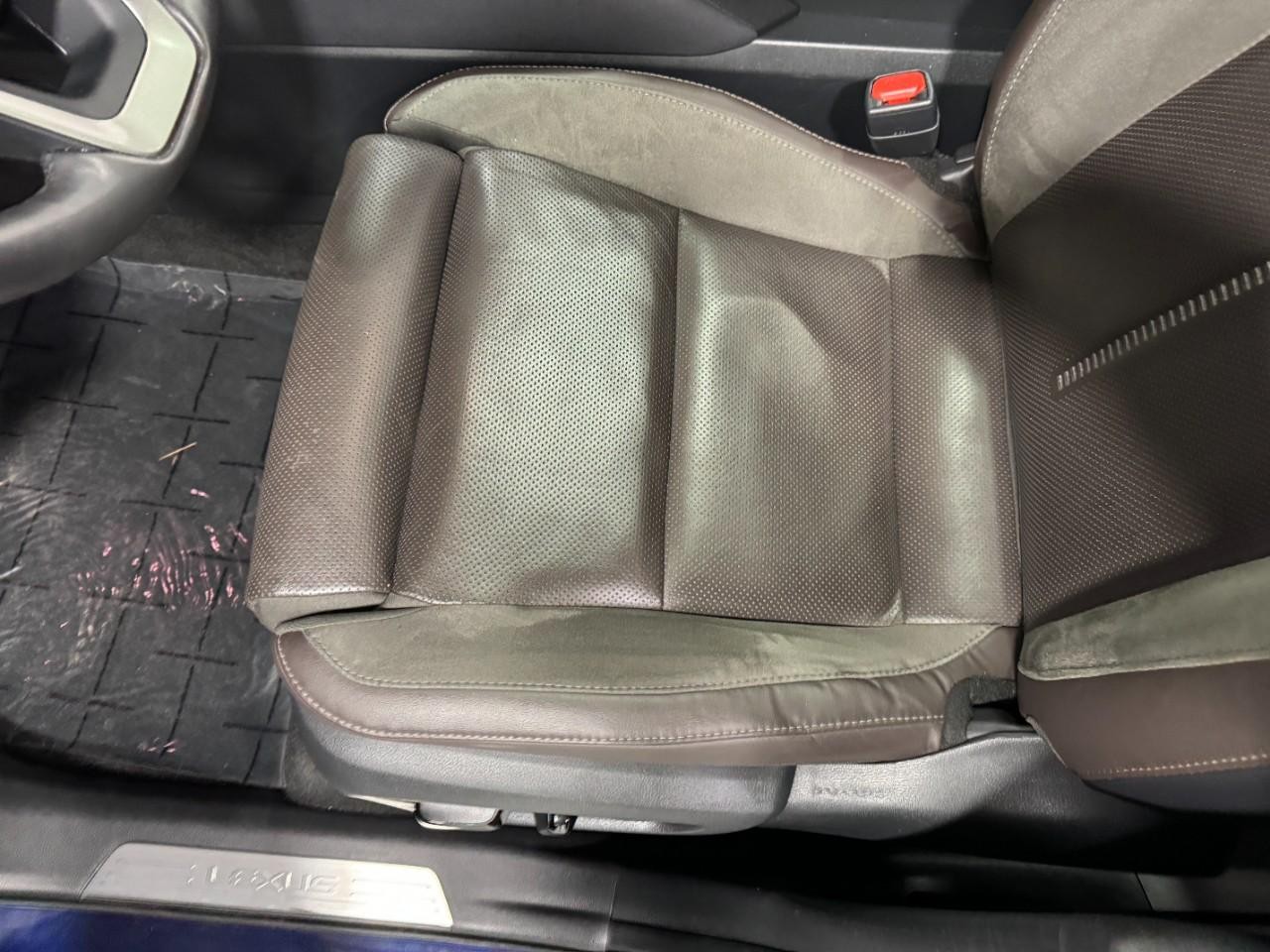 Lexus TX Vehicle Full-screen Gallery Image 27