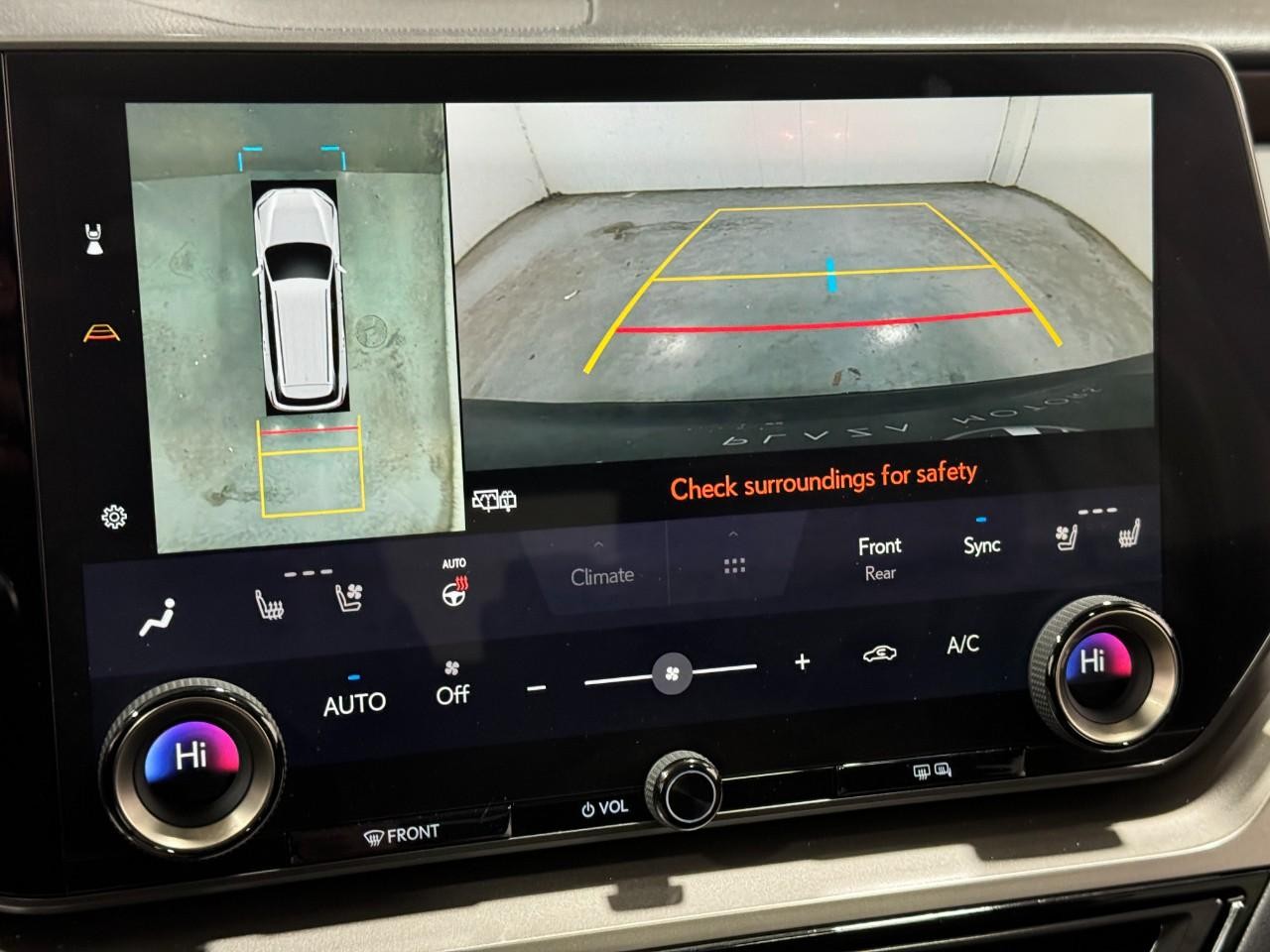 Lexus TX Vehicle Full-screen Gallery Image 33