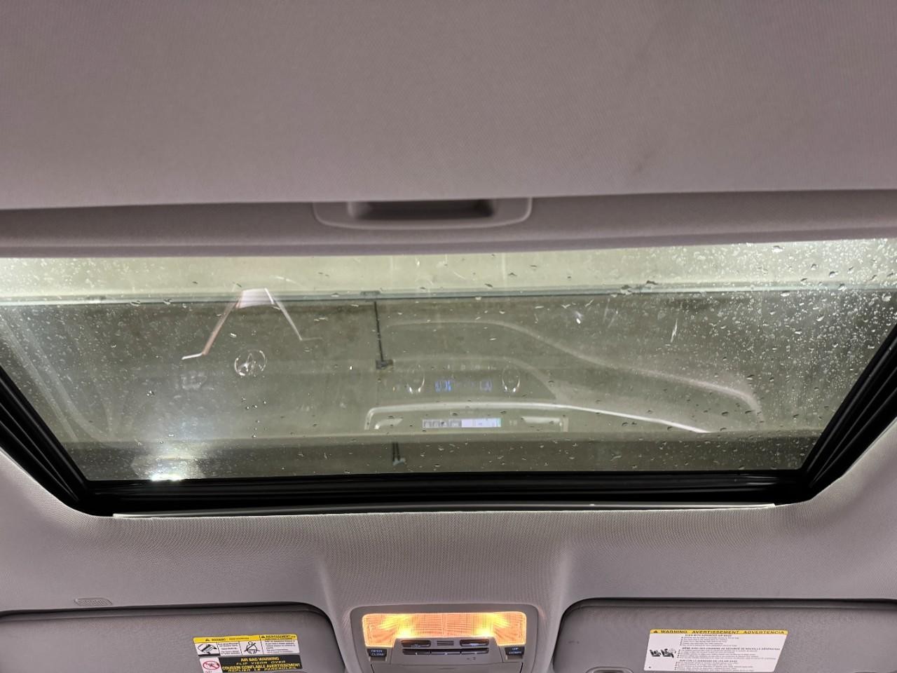 Toyota Highlander Vehicle Full-screen Gallery Image 14