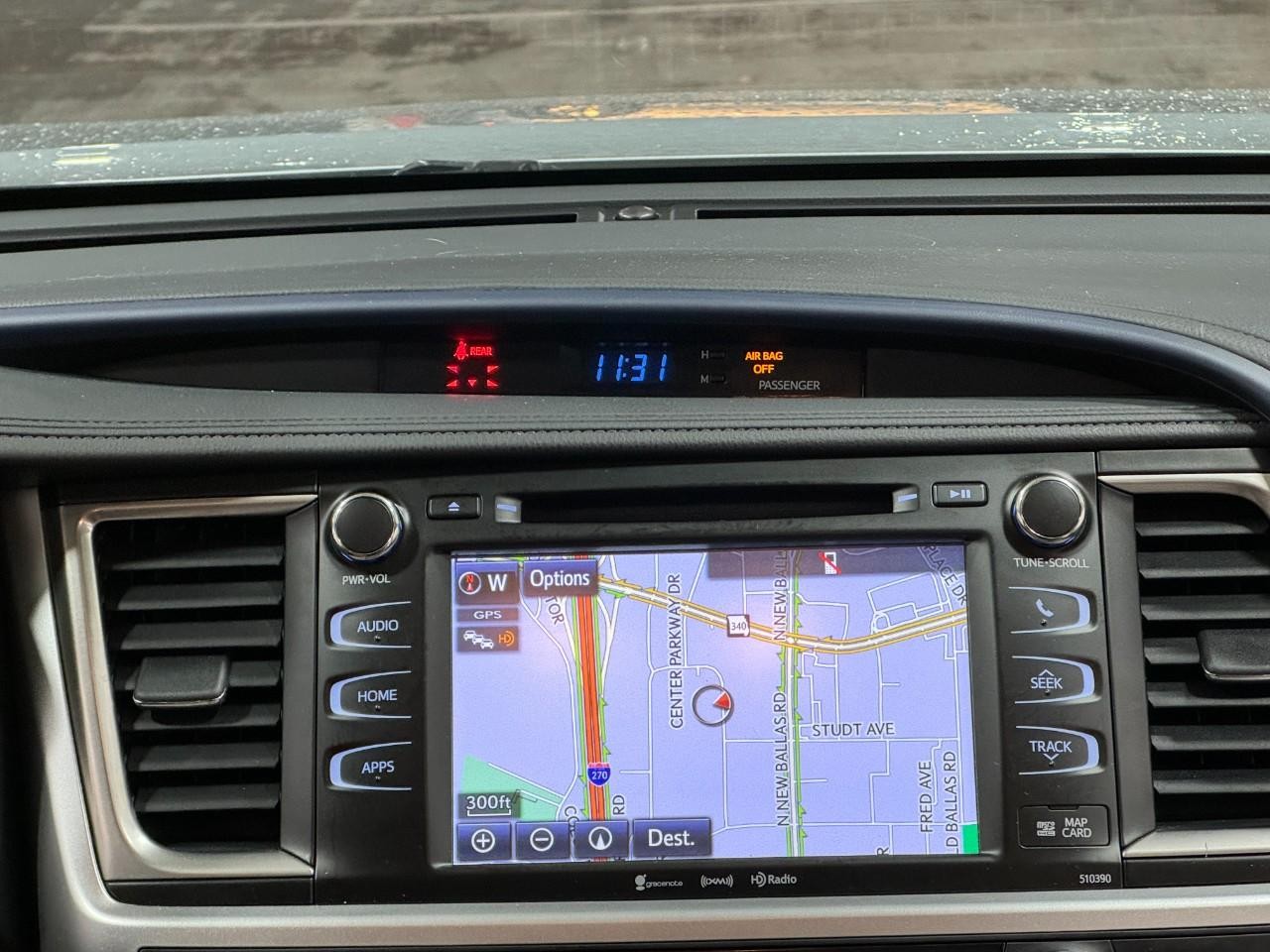 Toyota Highlander Vehicle Full-screen Gallery Image 17