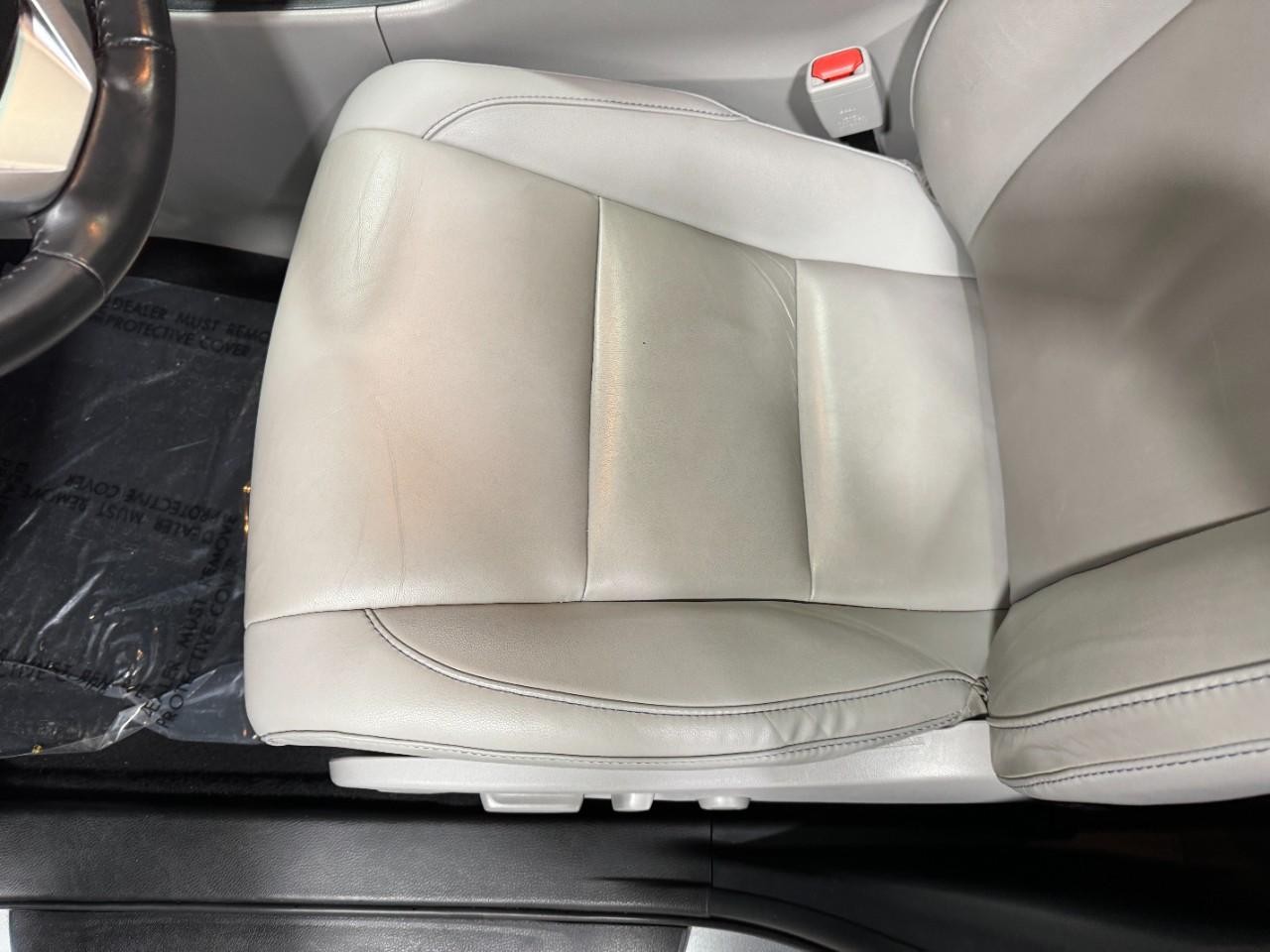 Toyota Highlander Vehicle Full-screen Gallery Image 27