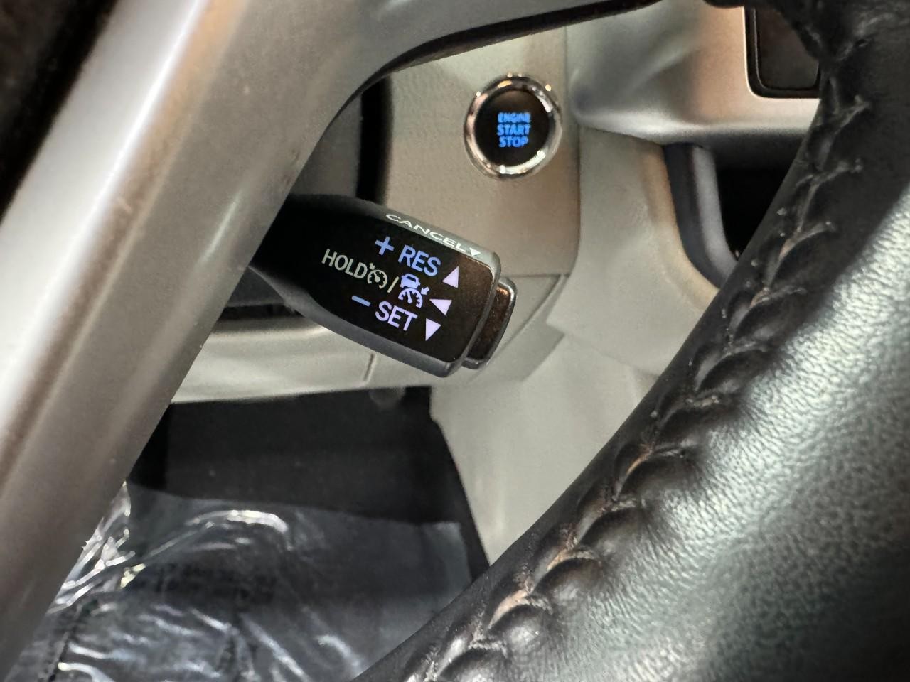 Toyota Highlander Vehicle Full-screen Gallery Image 32