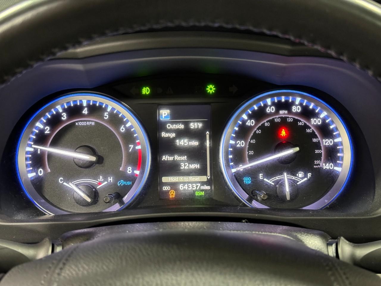 Toyota Highlander Vehicle Full-screen Gallery Image 33