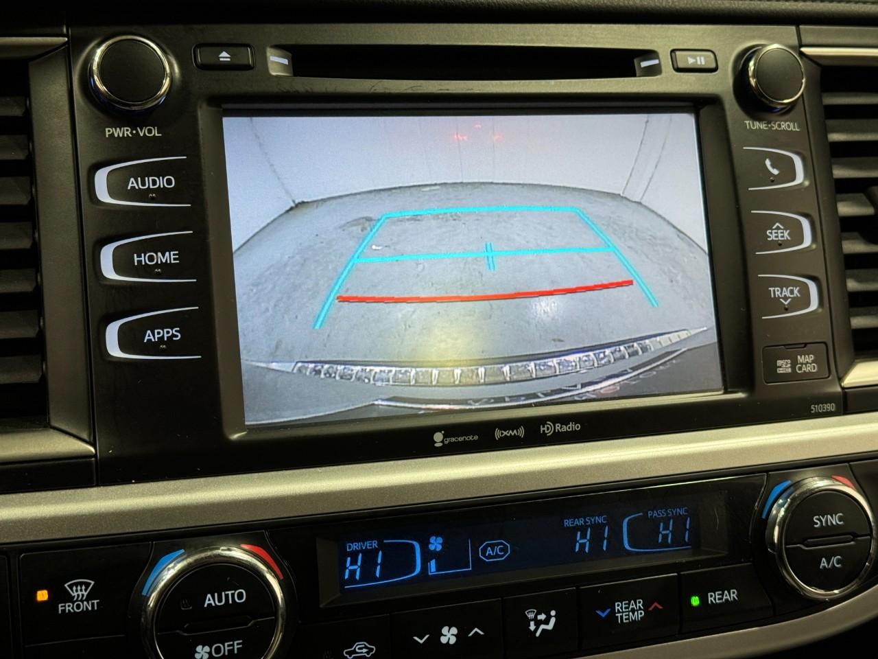 Toyota Highlander Vehicle Full-screen Gallery Image 34