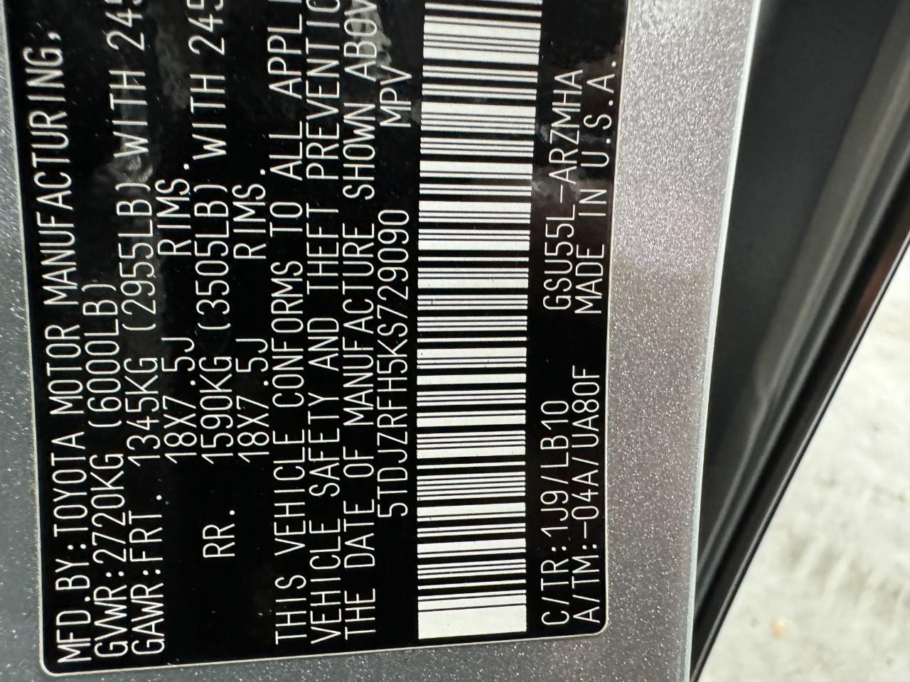 Toyota Highlander Vehicle Full-screen Gallery Image 35