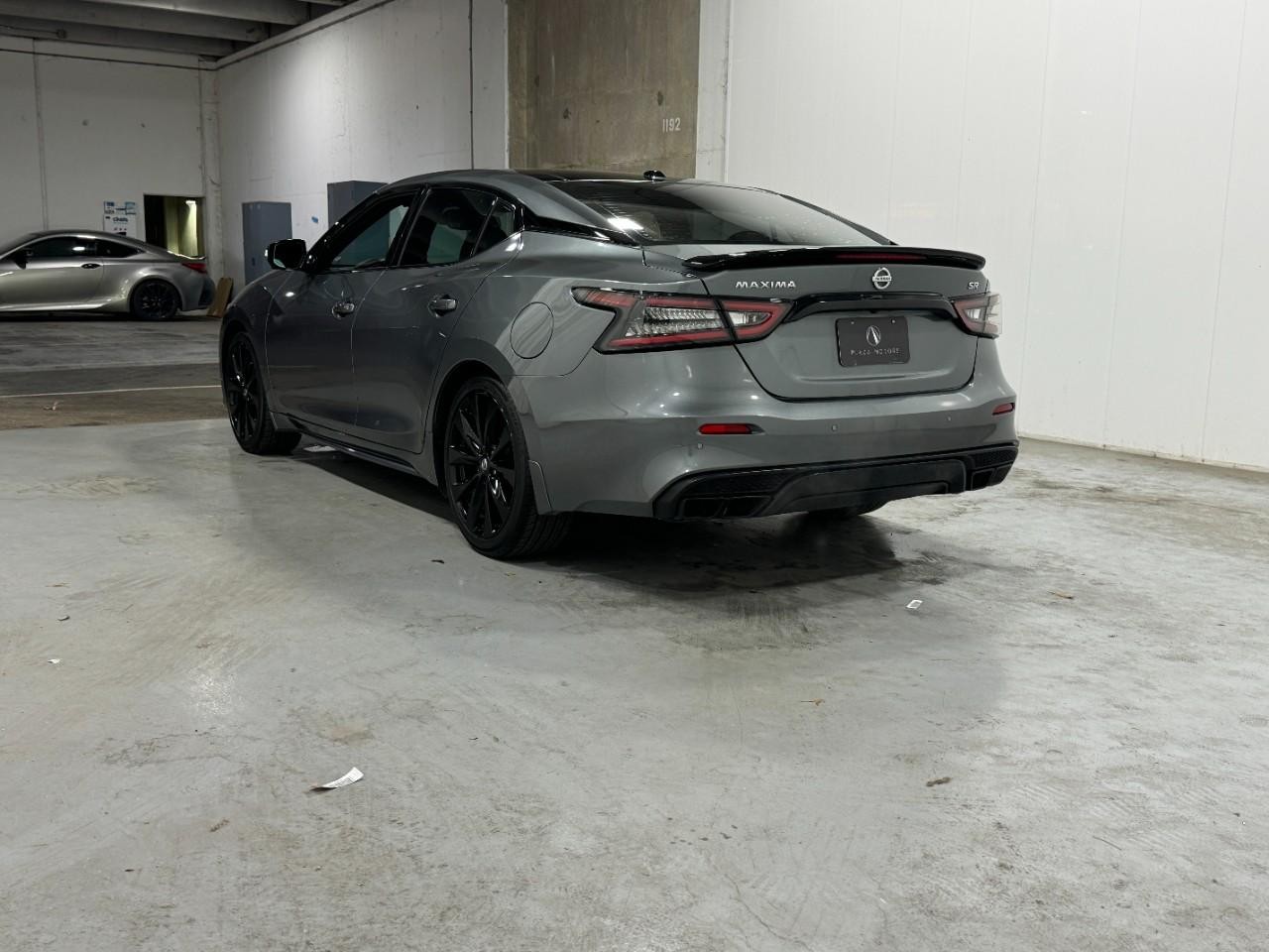 Nissan Maxima Vehicle Full-screen Gallery Image 3