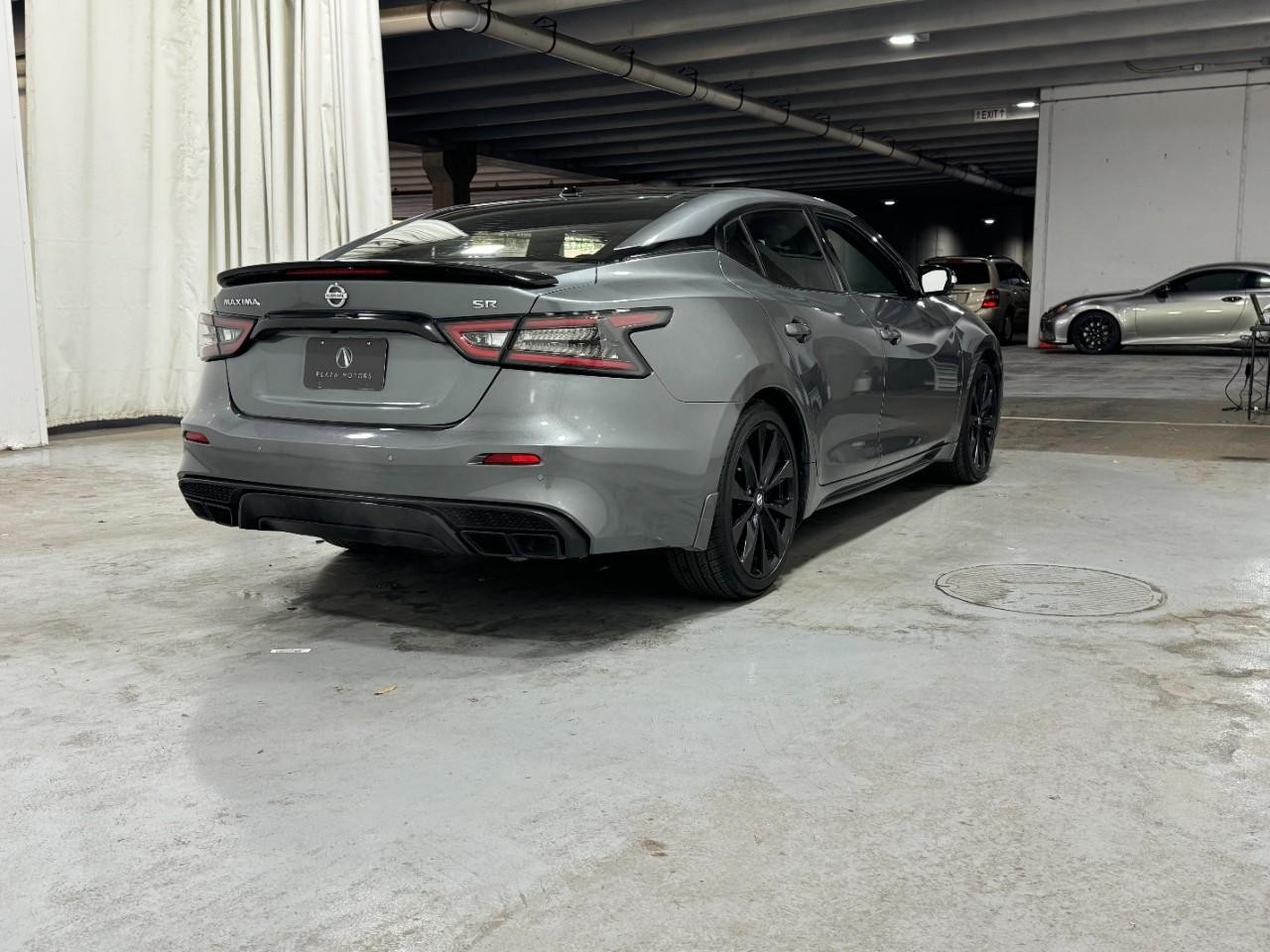 Nissan Maxima Vehicle Full-screen Gallery Image 4